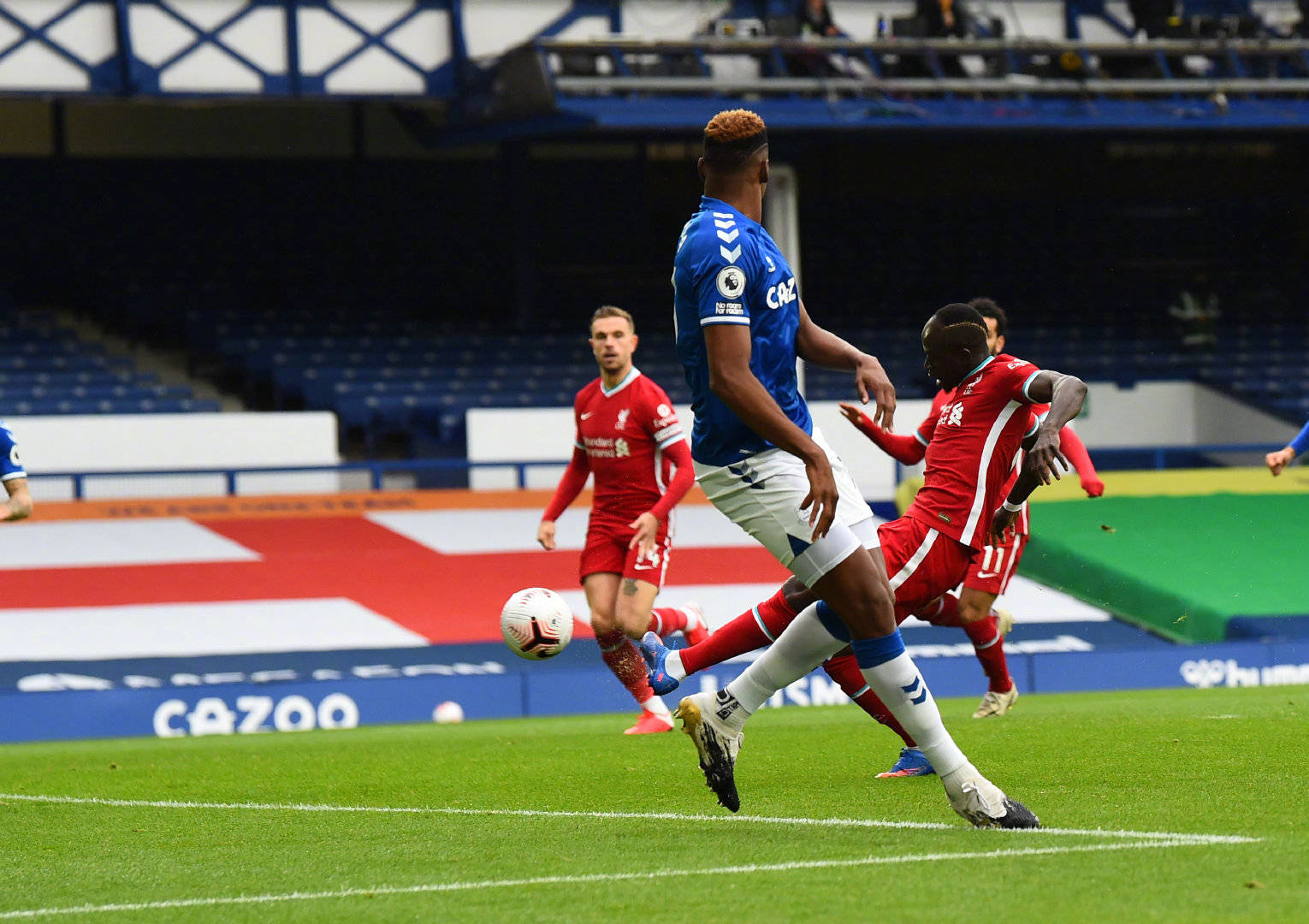 拥有相当的 拥有相当的